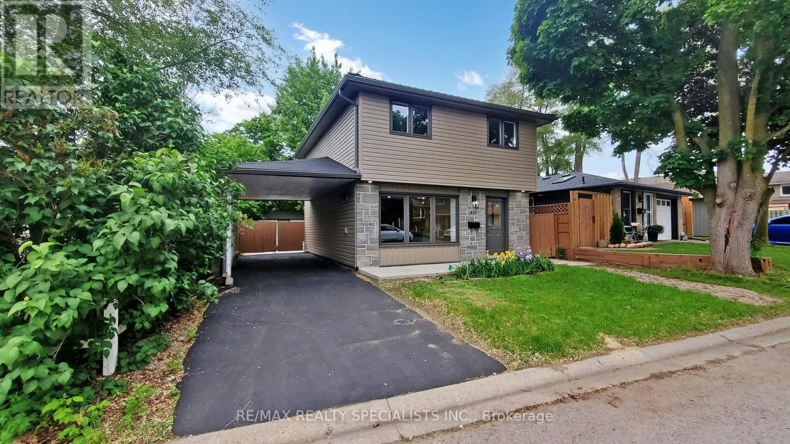 410 PINETREE CRESCENT