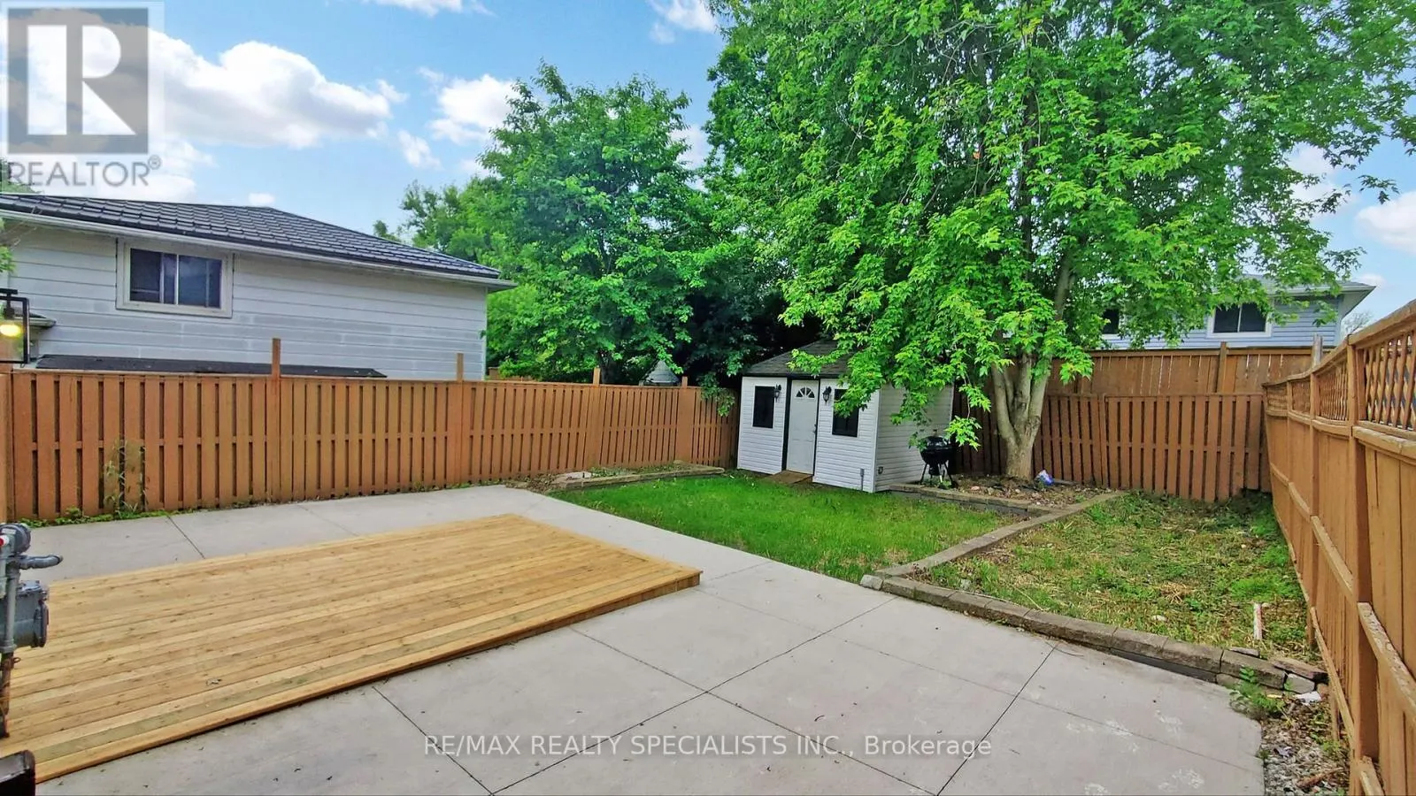 410 PINETREE CRESCENT