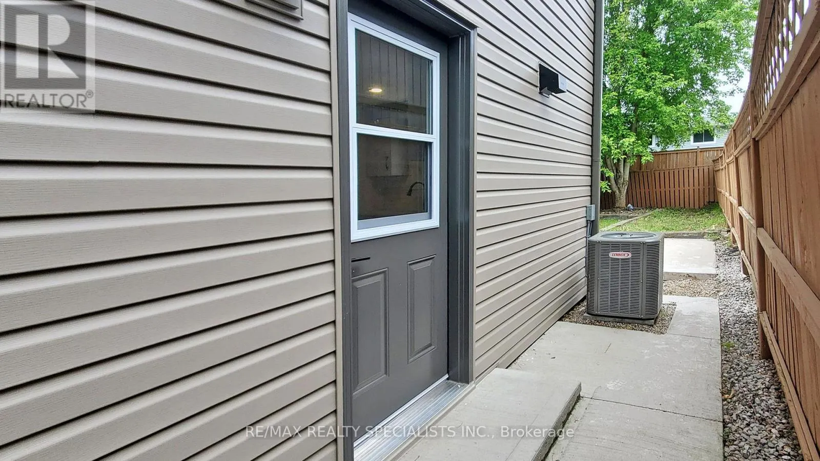 410 PINETREE CRESCENT