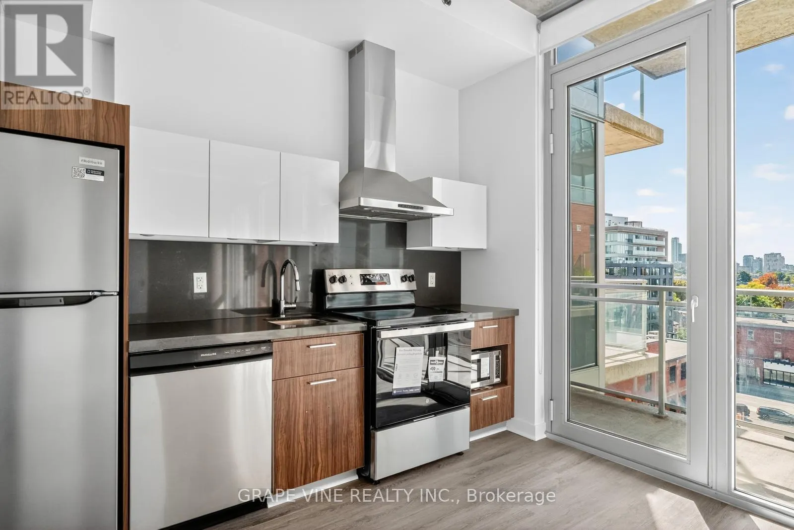 750 - 340 MCLEOD STREET