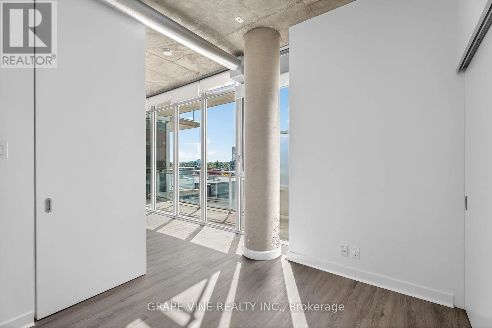 750 - 340 MCLEOD STREET