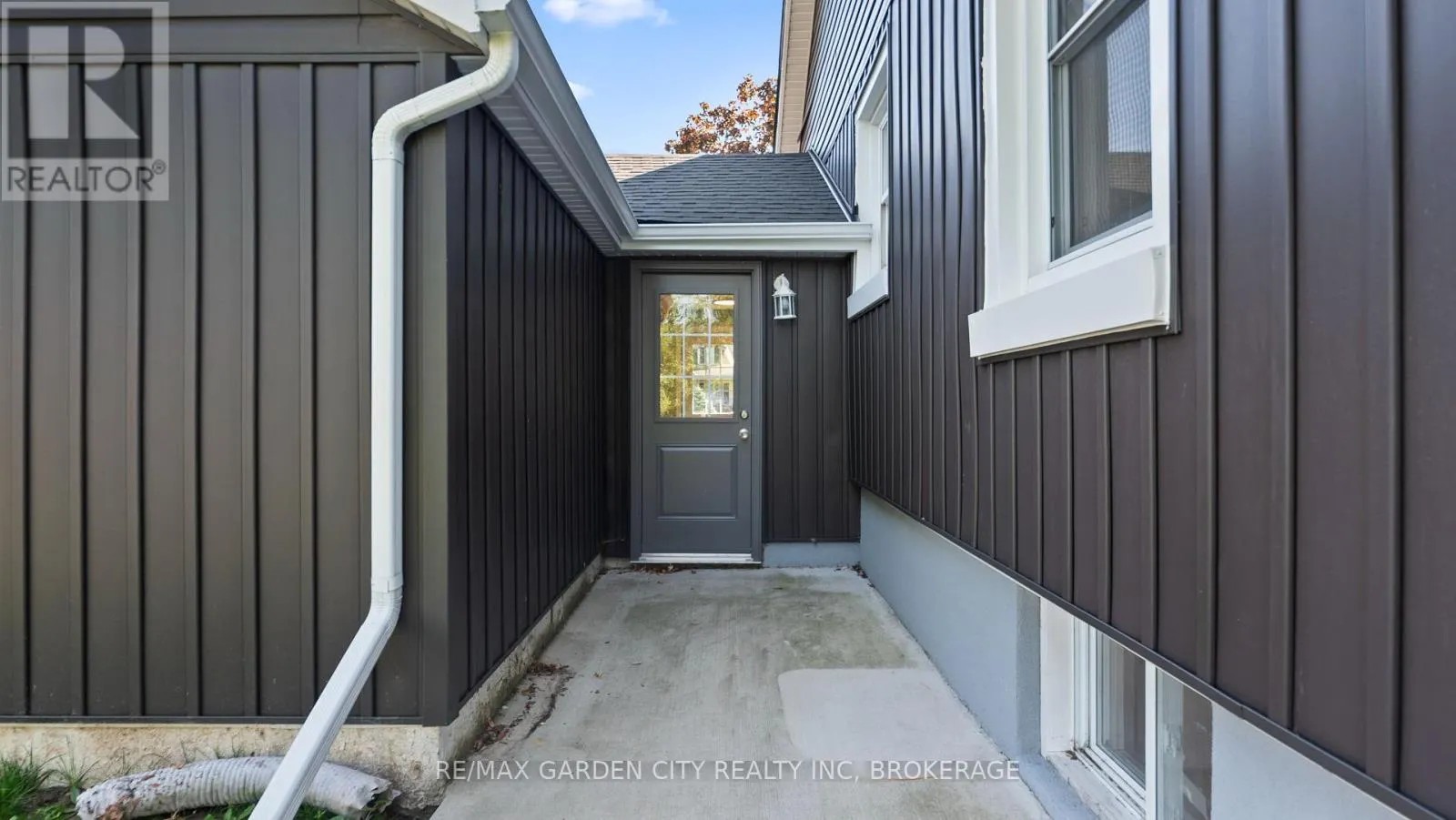 611 CLARE AVENUE