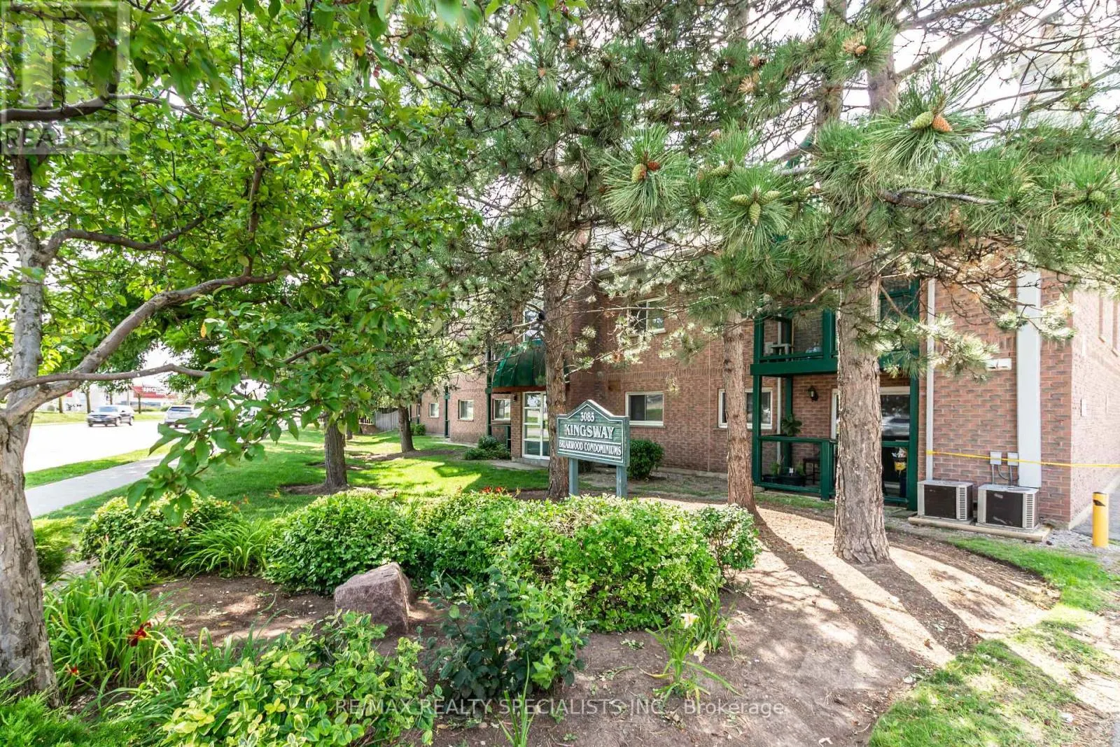 52 - 3085 KINGSWAY DRIVE