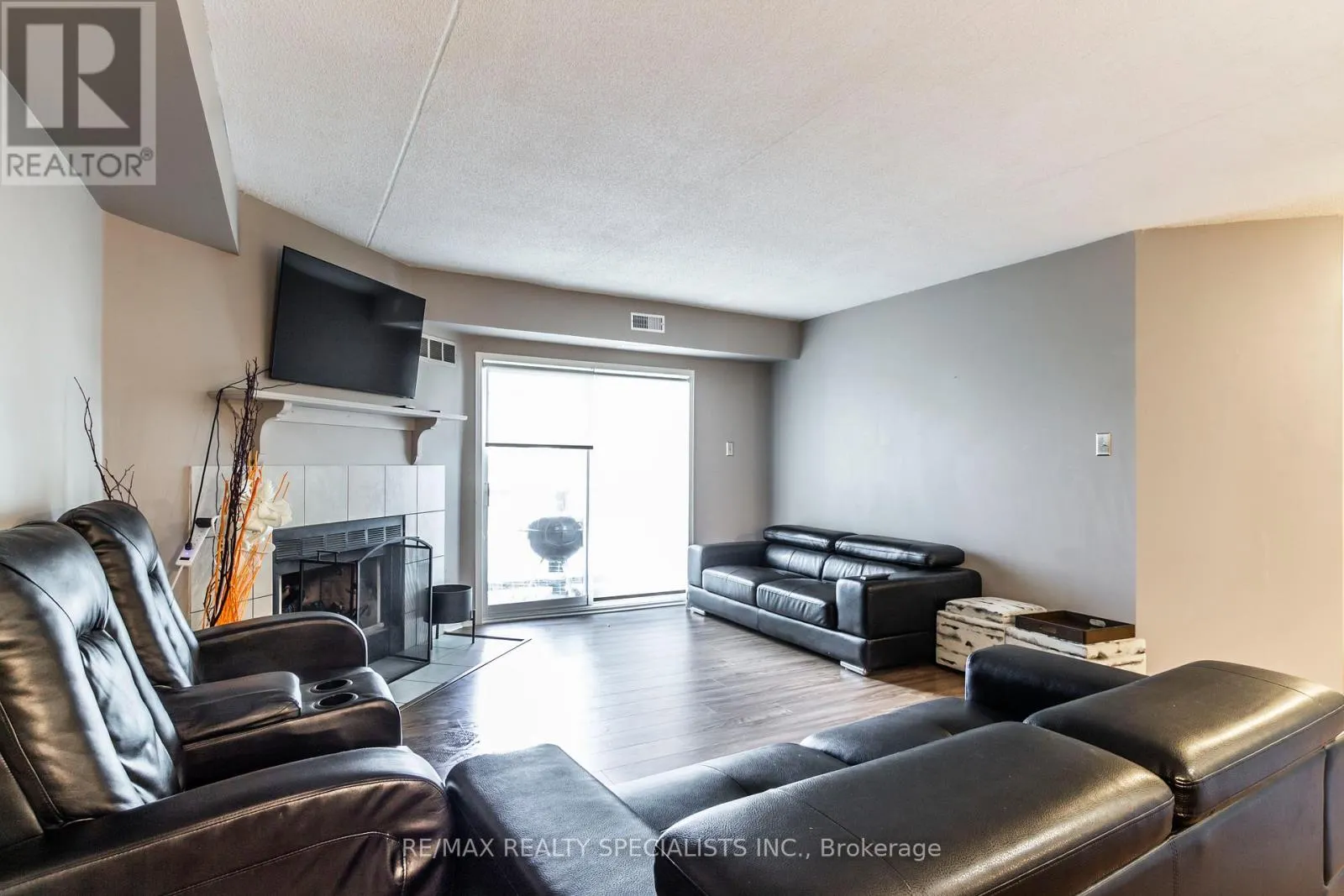 52 - 3085 KINGSWAY DRIVE