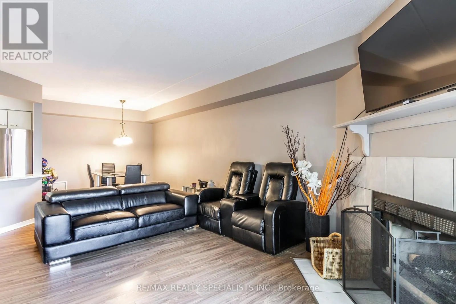 52 - 3085 KINGSWAY DRIVE