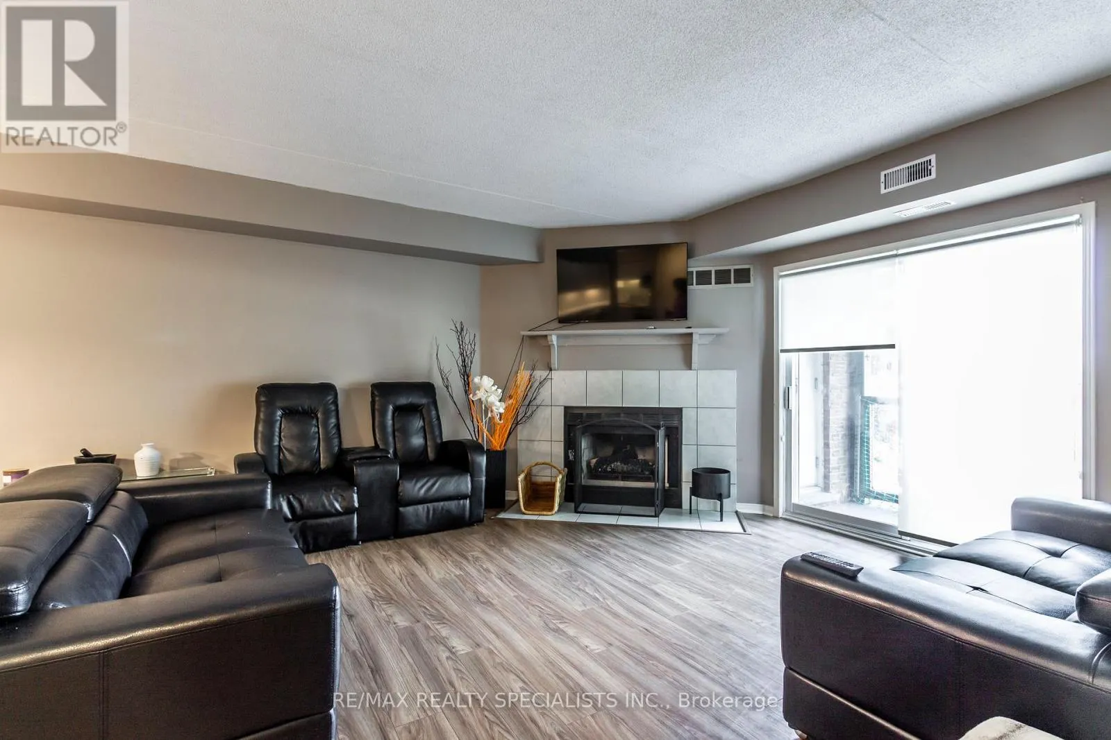 52 - 3085 KINGSWAY DRIVE