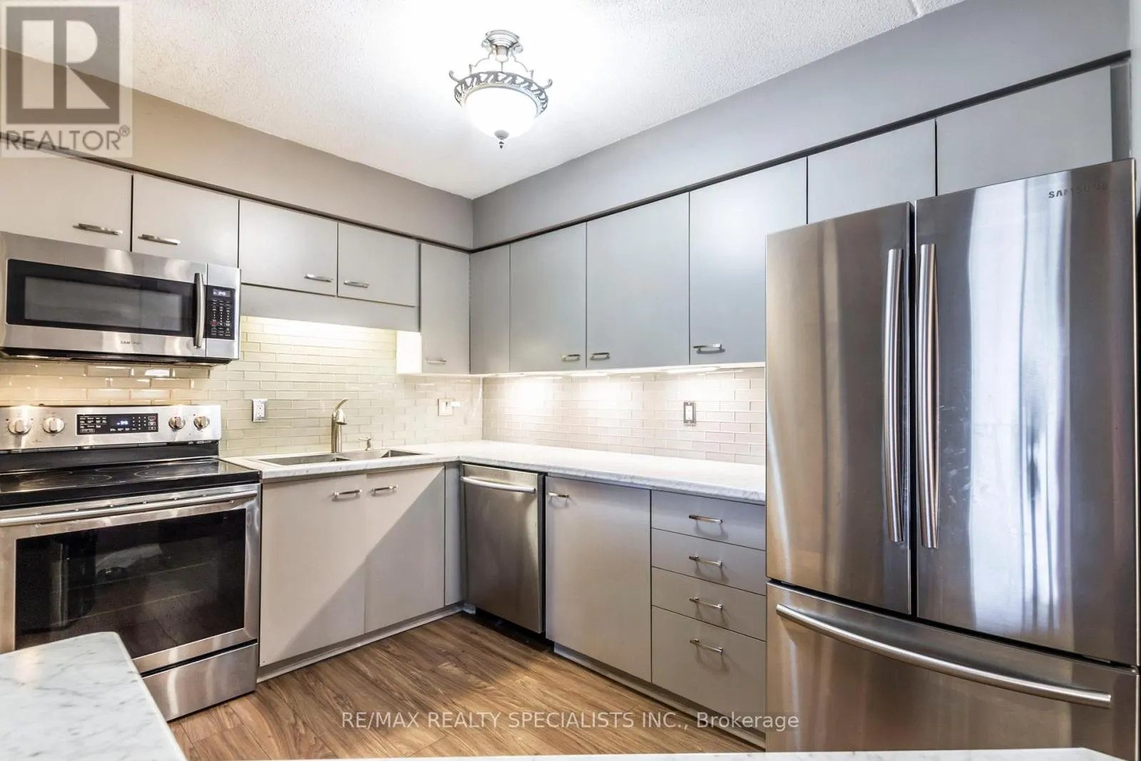 52 - 3085 KINGSWAY DRIVE