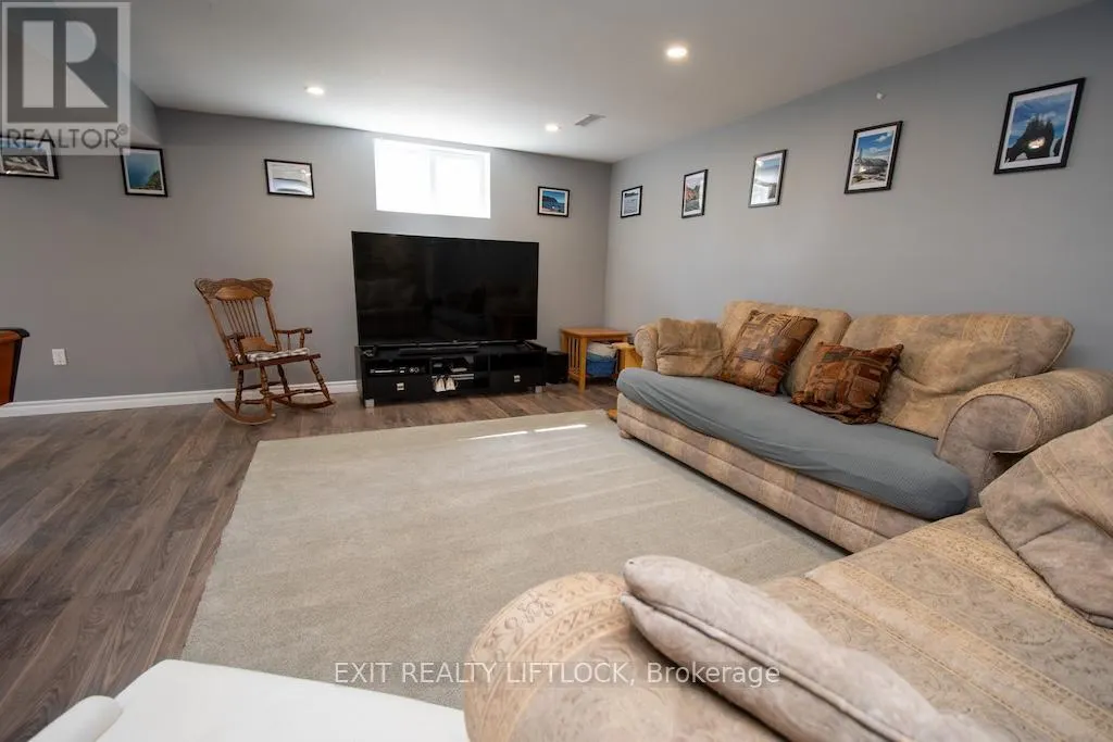 1456 FIRWOOD CRESCENT