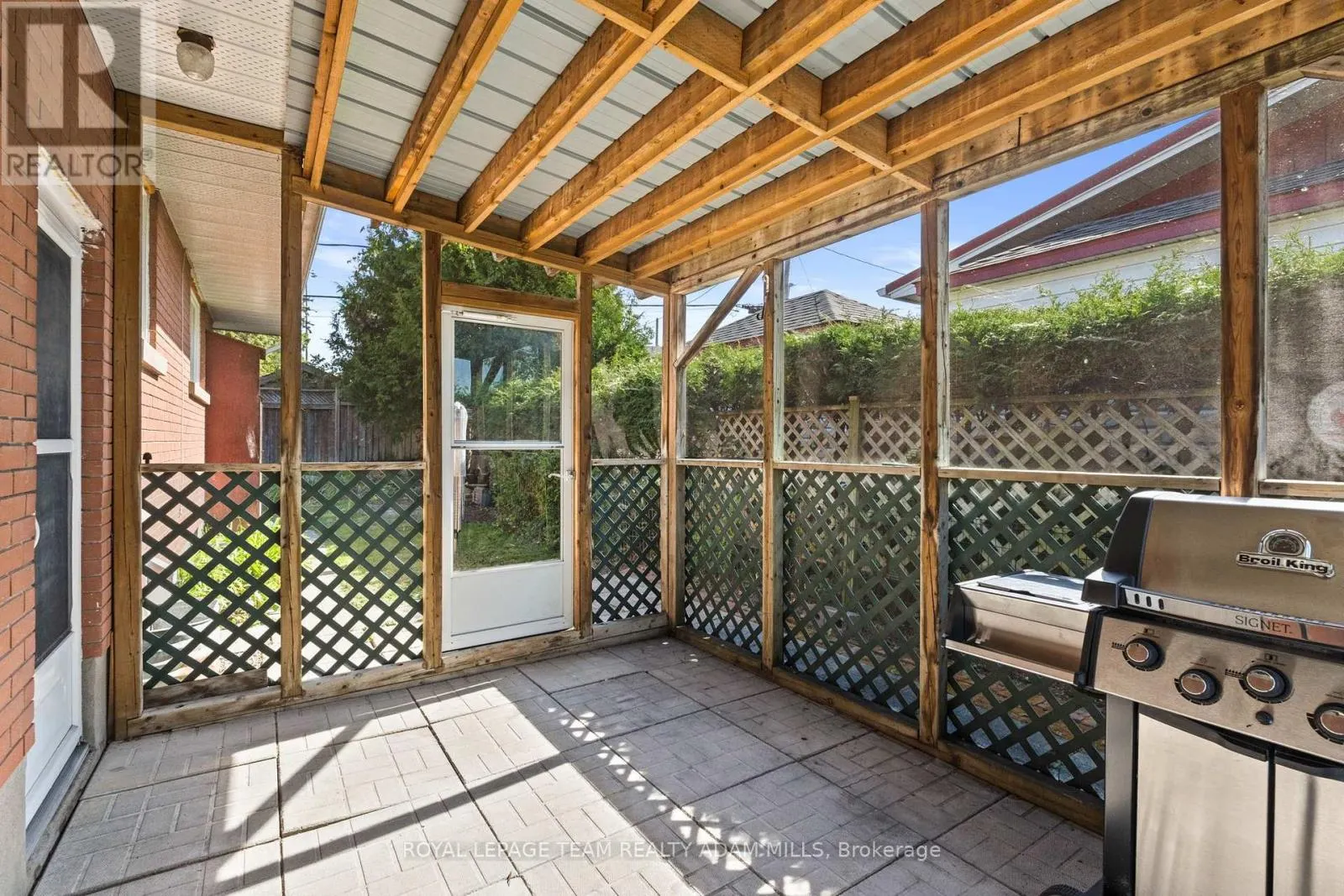 3 DOMUS CRESCENT