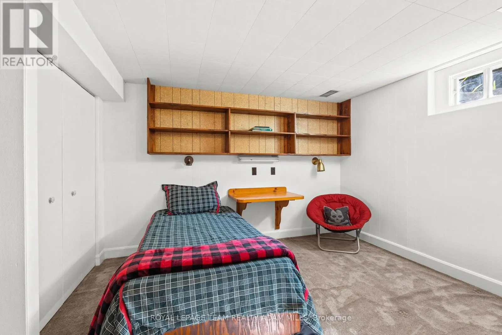 3 DOMUS CRESCENT