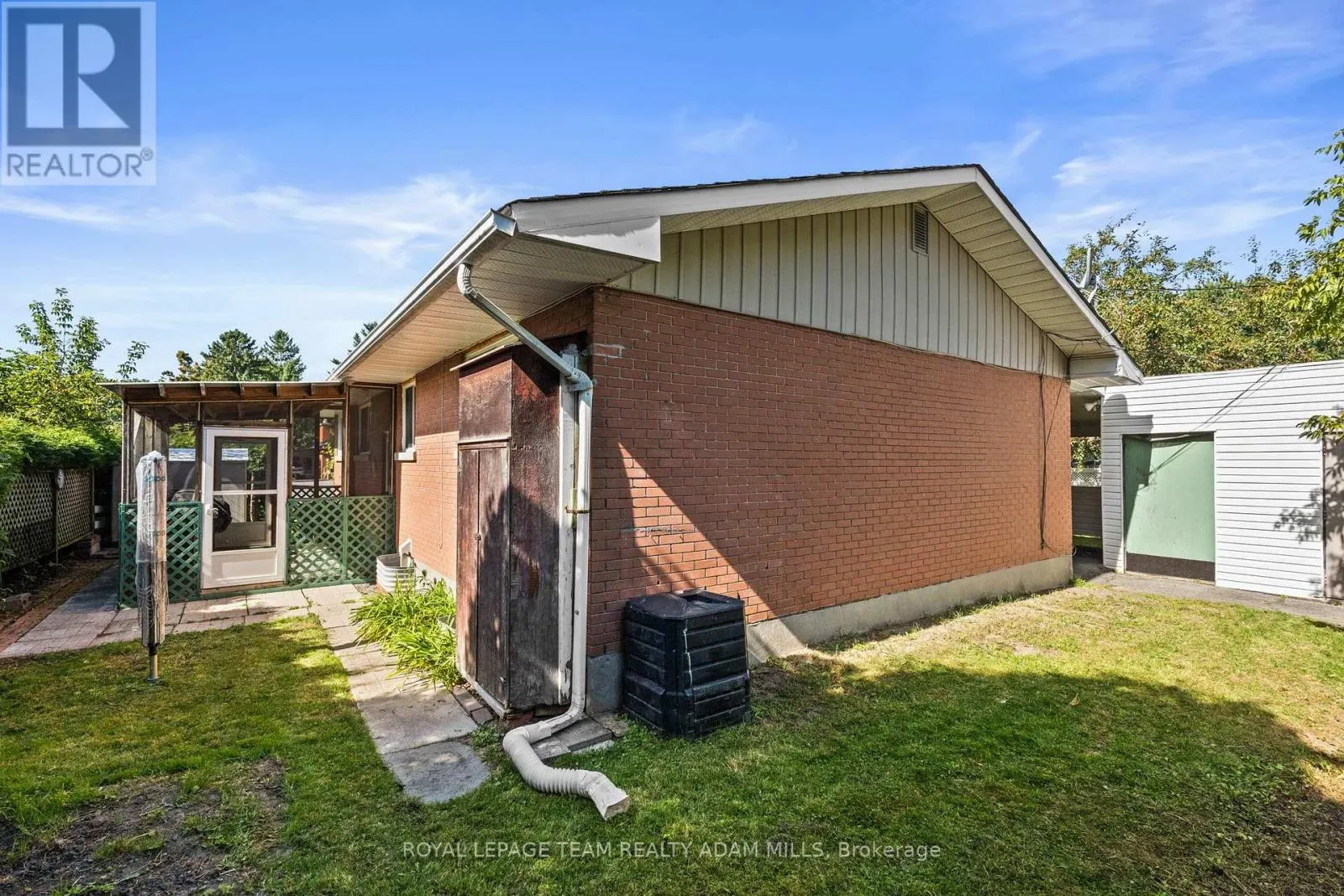 3 DOMUS CRESCENT