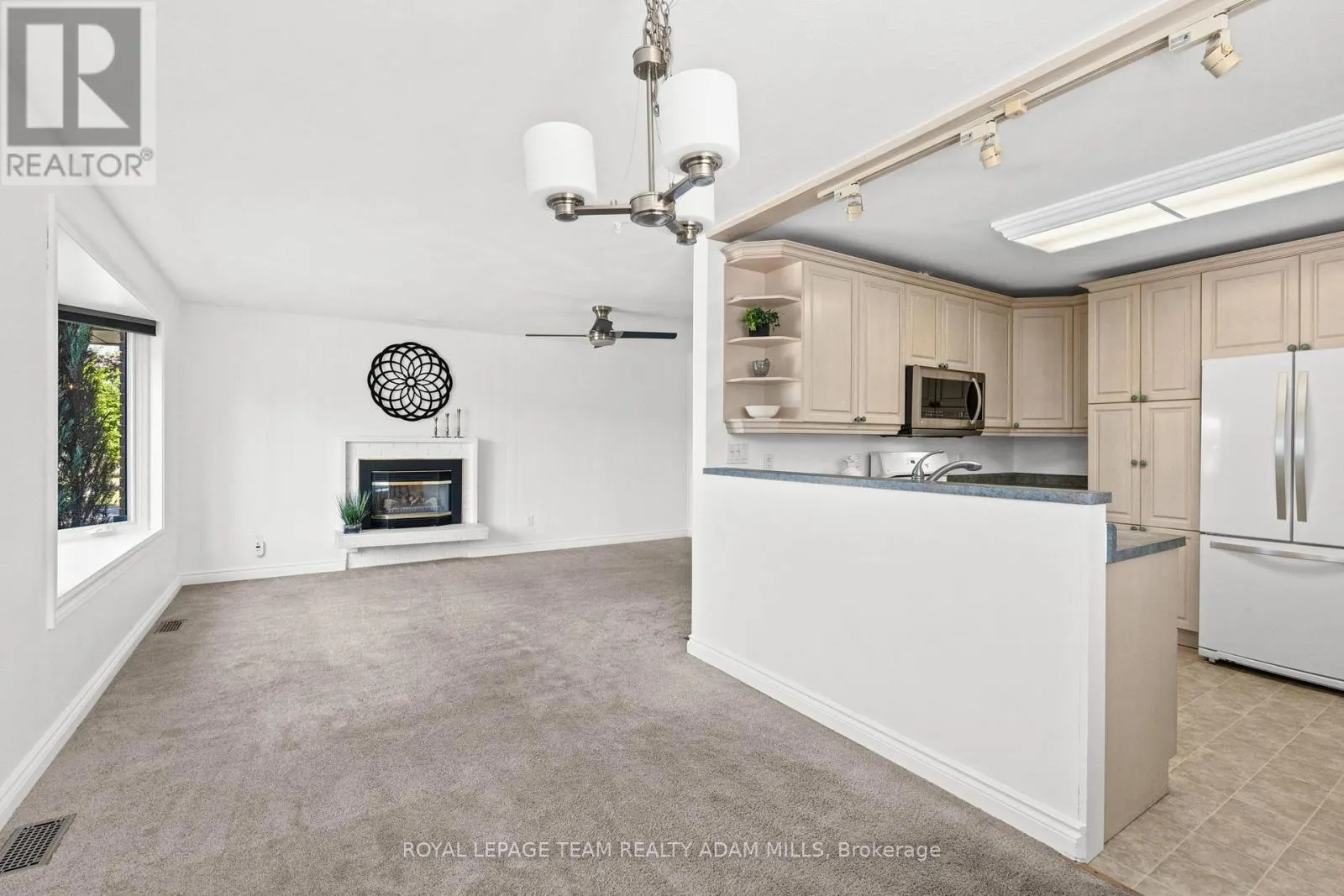 3 DOMUS CRESCENT