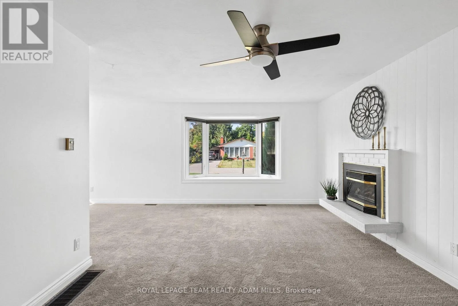 3 DOMUS CRESCENT