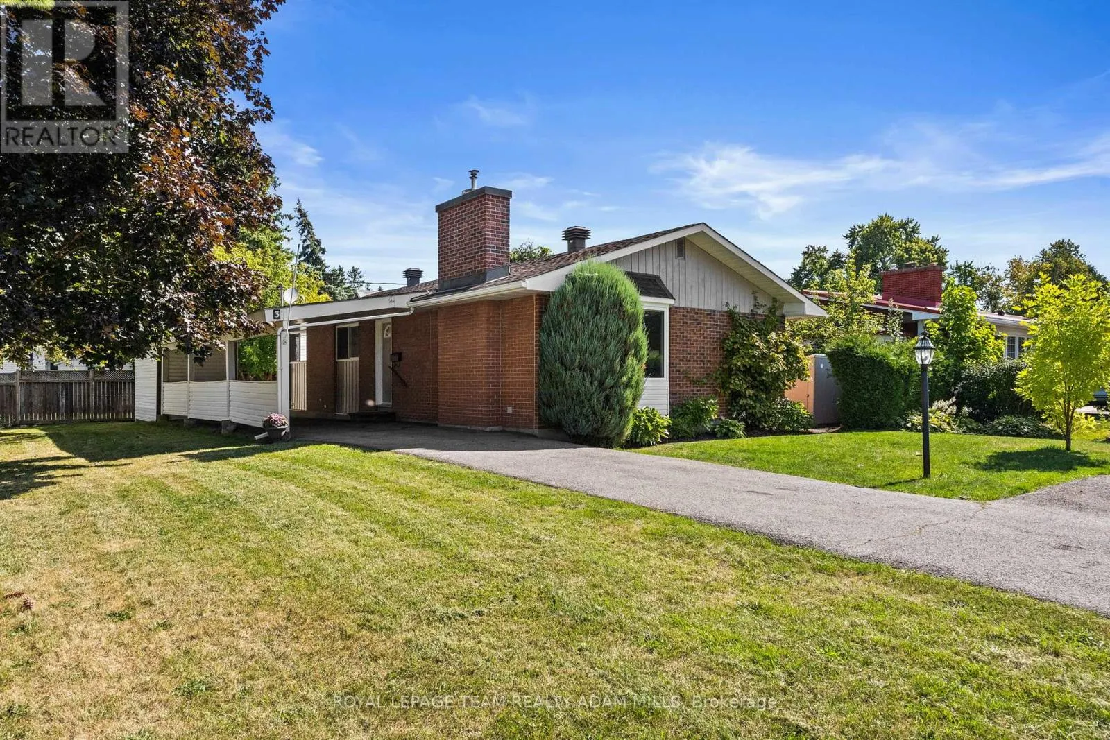 3 DOMUS CRESCENT