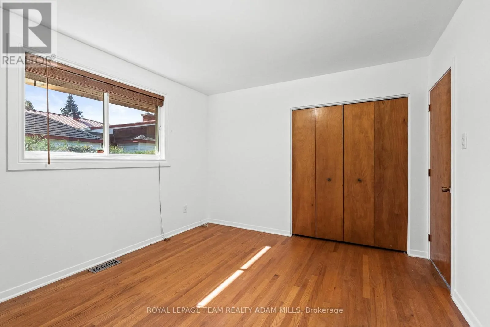 3 DOMUS CRESCENT