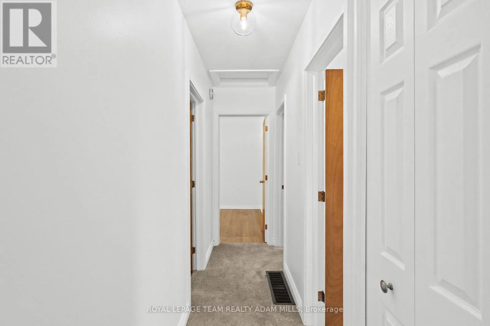 3 DOMUS CRESCENT