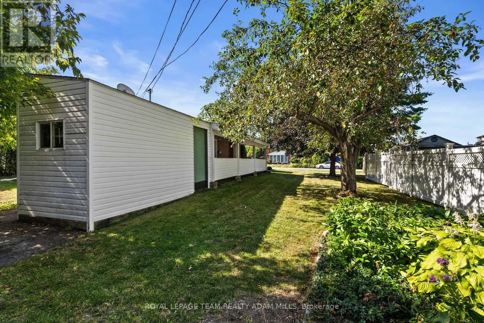3 DOMUS CRESCENT