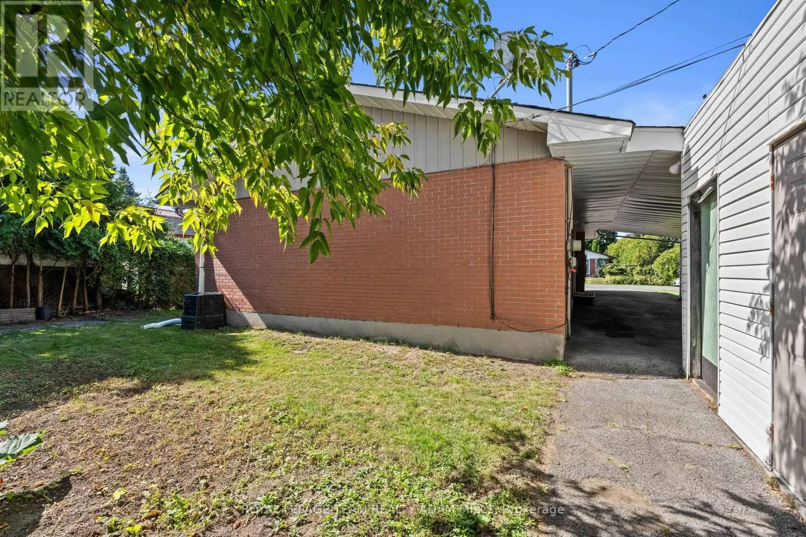 3 DOMUS CRESCENT