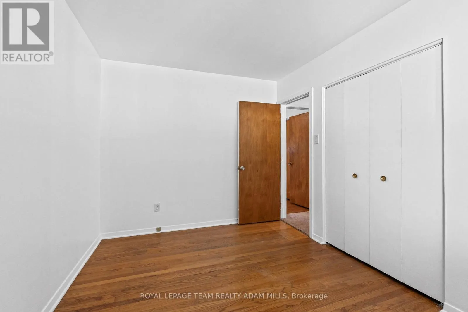 3 DOMUS CRESCENT