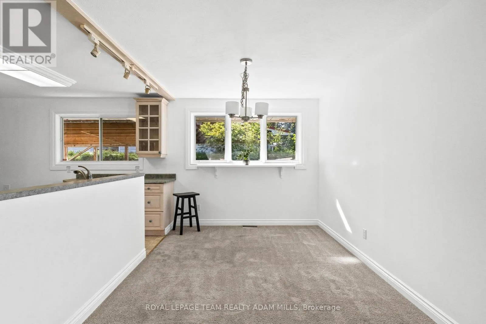 3 DOMUS CRESCENT