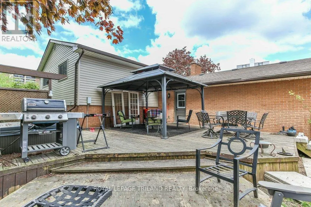 41 FOX MILL COURT