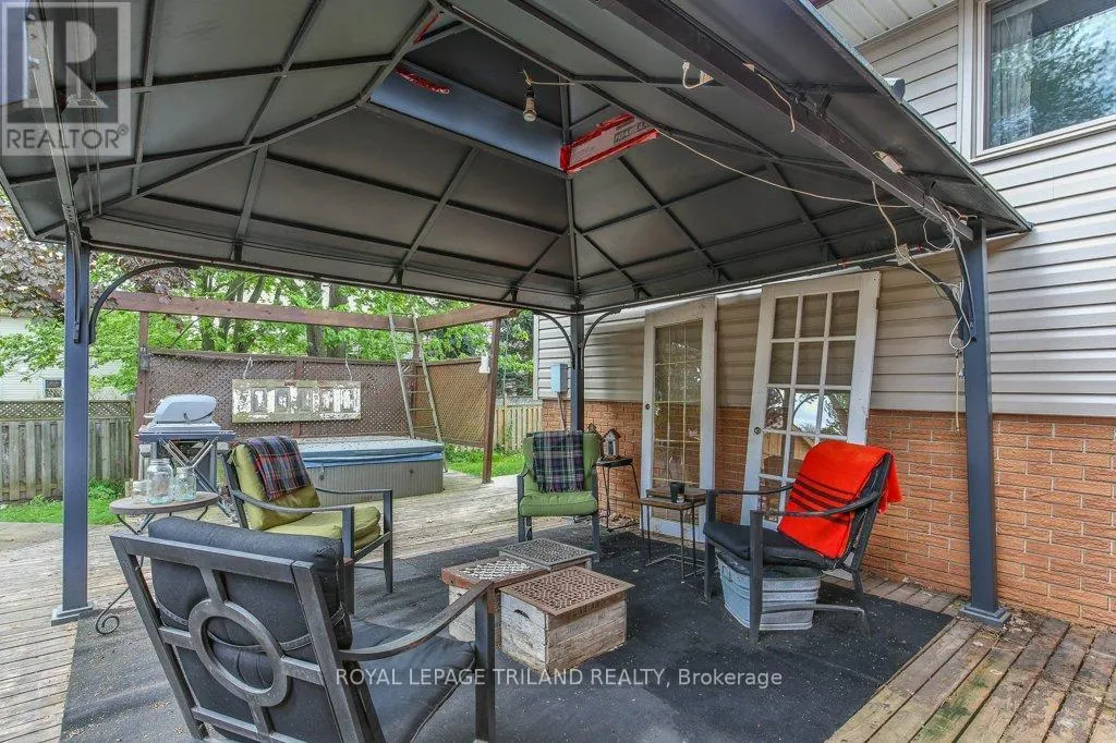 41 FOX MILL COURT