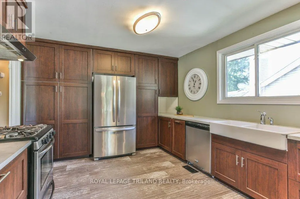 41 FOX MILL COURT