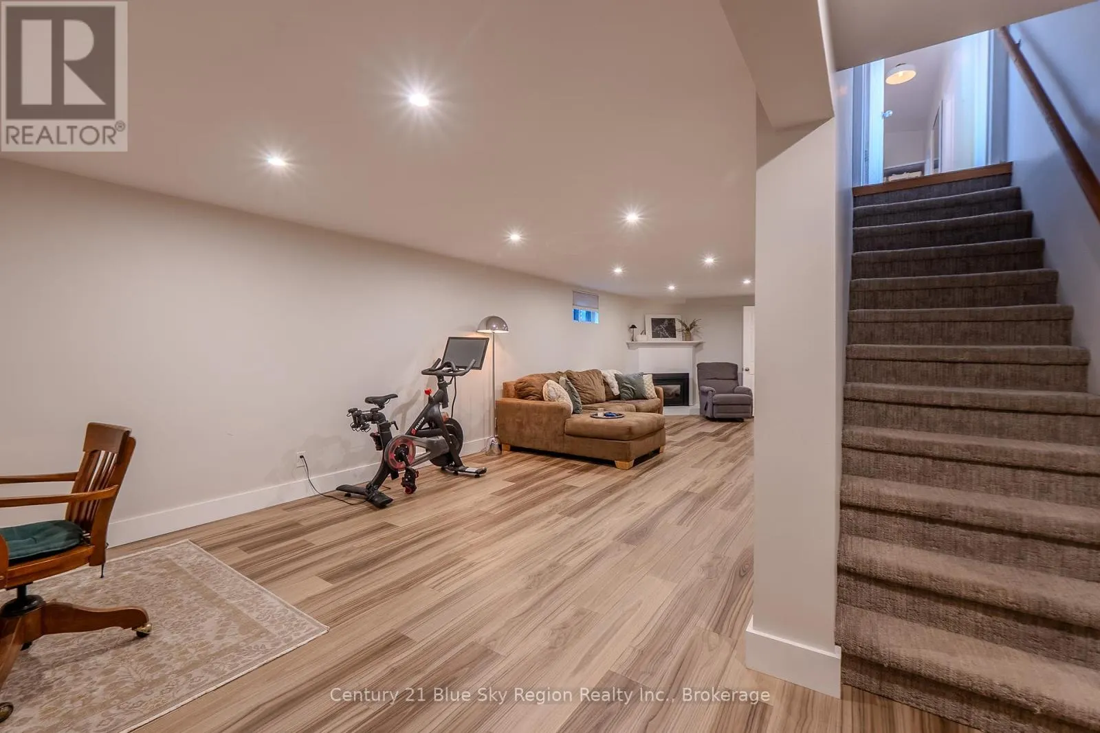 297 LEONARD STREET