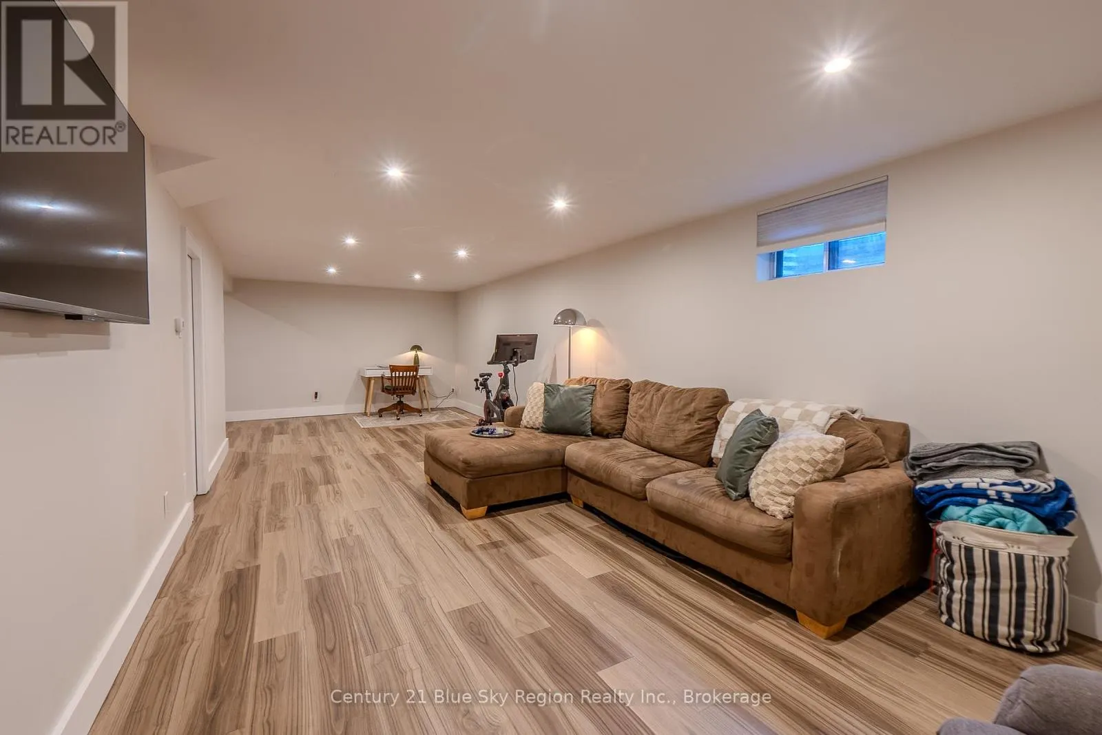 297 LEONARD STREET