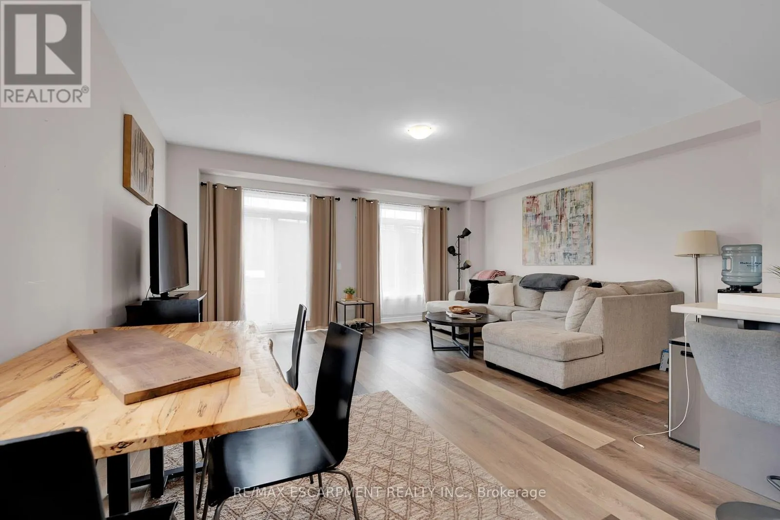 24 - 27 RACHEL DRIVE