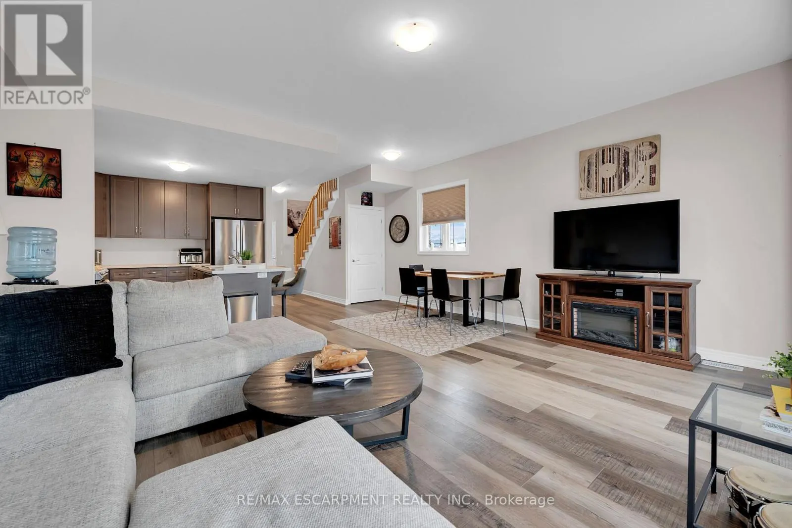 24 - 27 RACHEL DRIVE