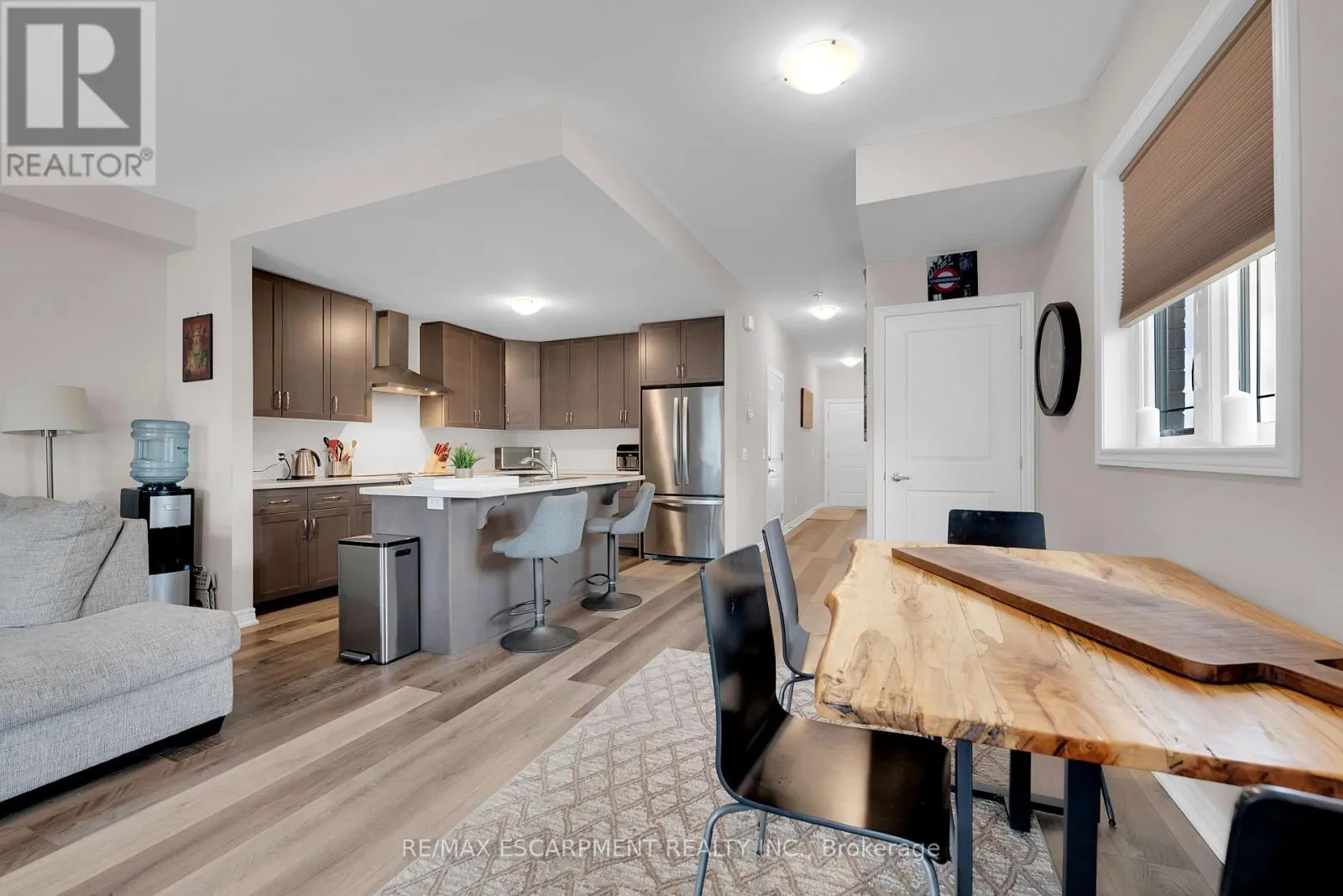 24 - 27 RACHEL DRIVE