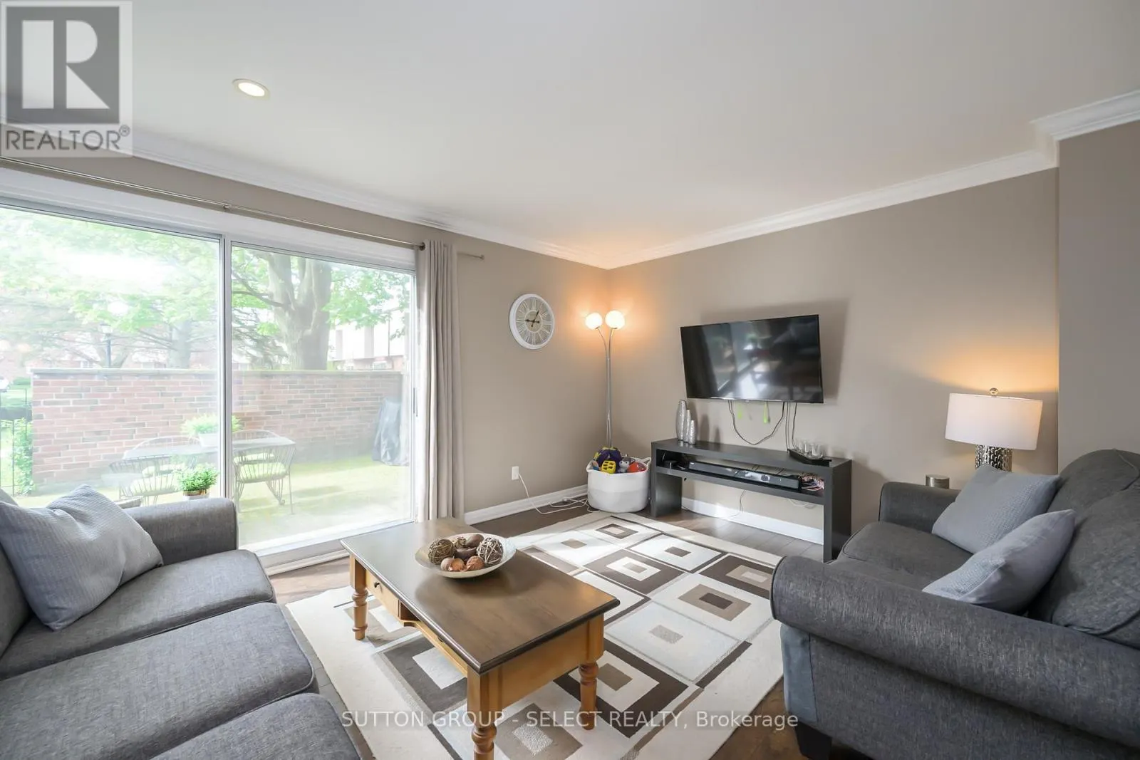 716 FANSHAWE PARK ROAD E