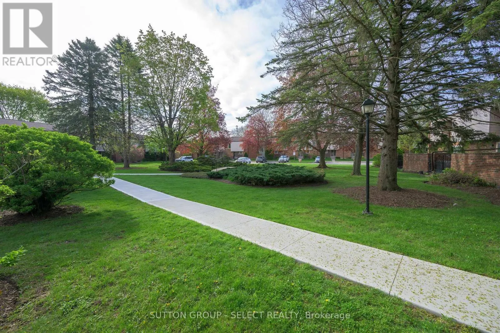 716 FANSHAWE PARK ROAD E