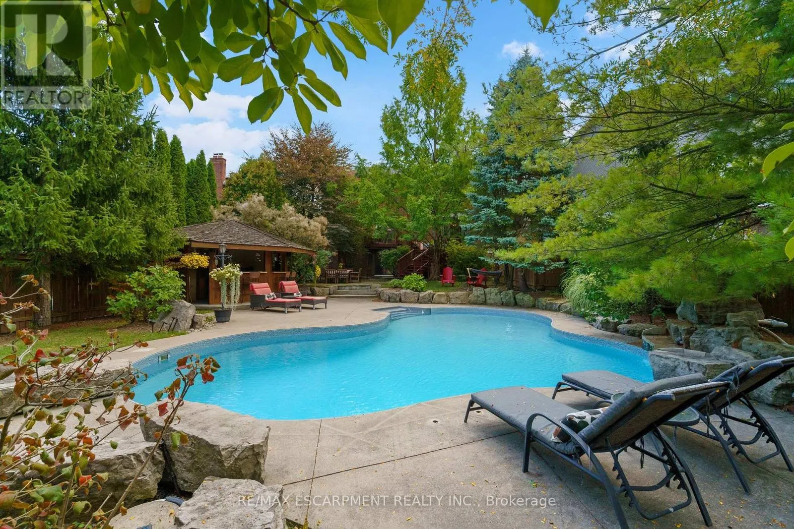 3 MAPLEHURST RIDGE