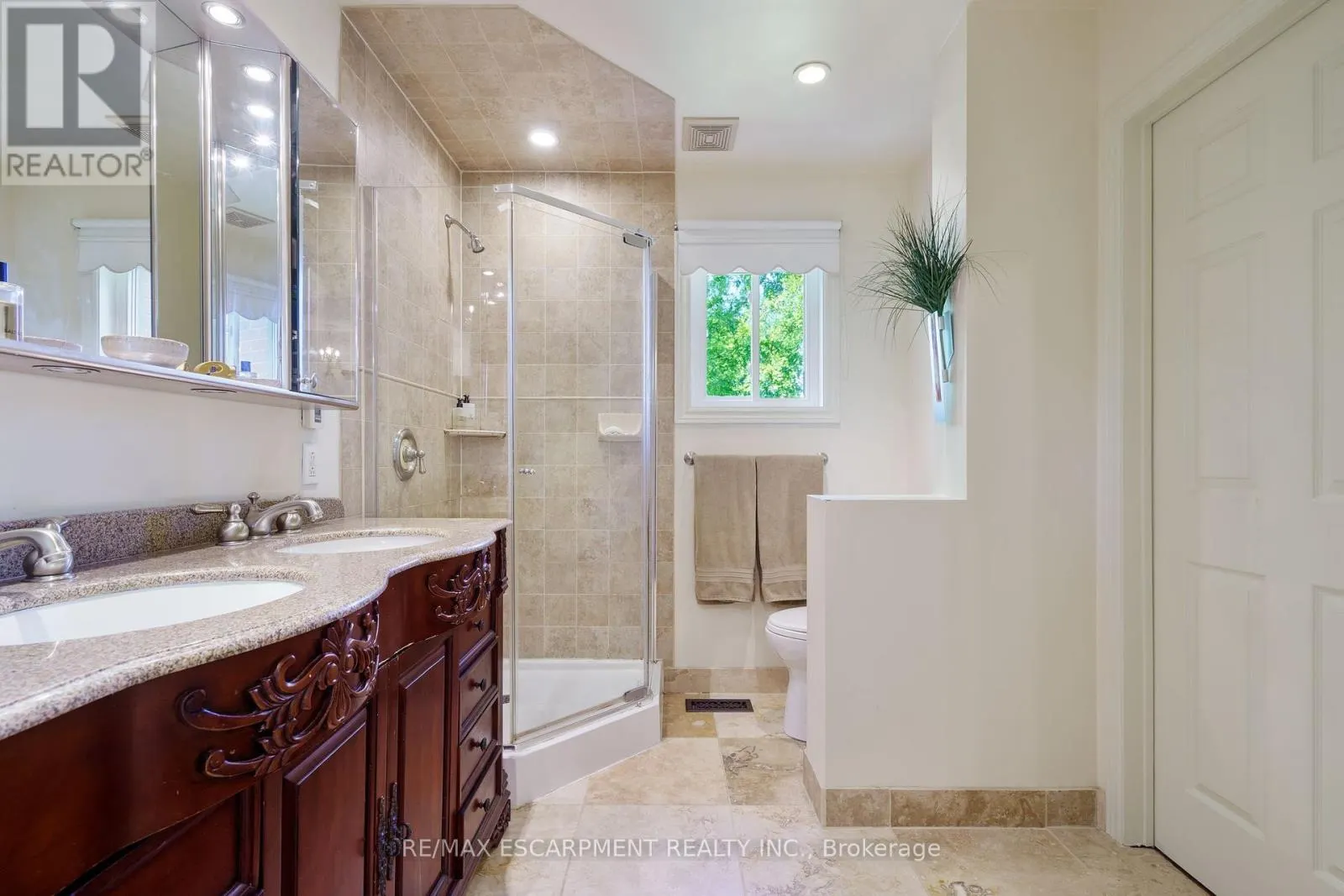 3 MAPLEHURST RIDGE