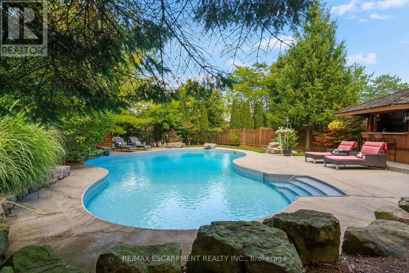 3 MAPLEHURST RIDGE