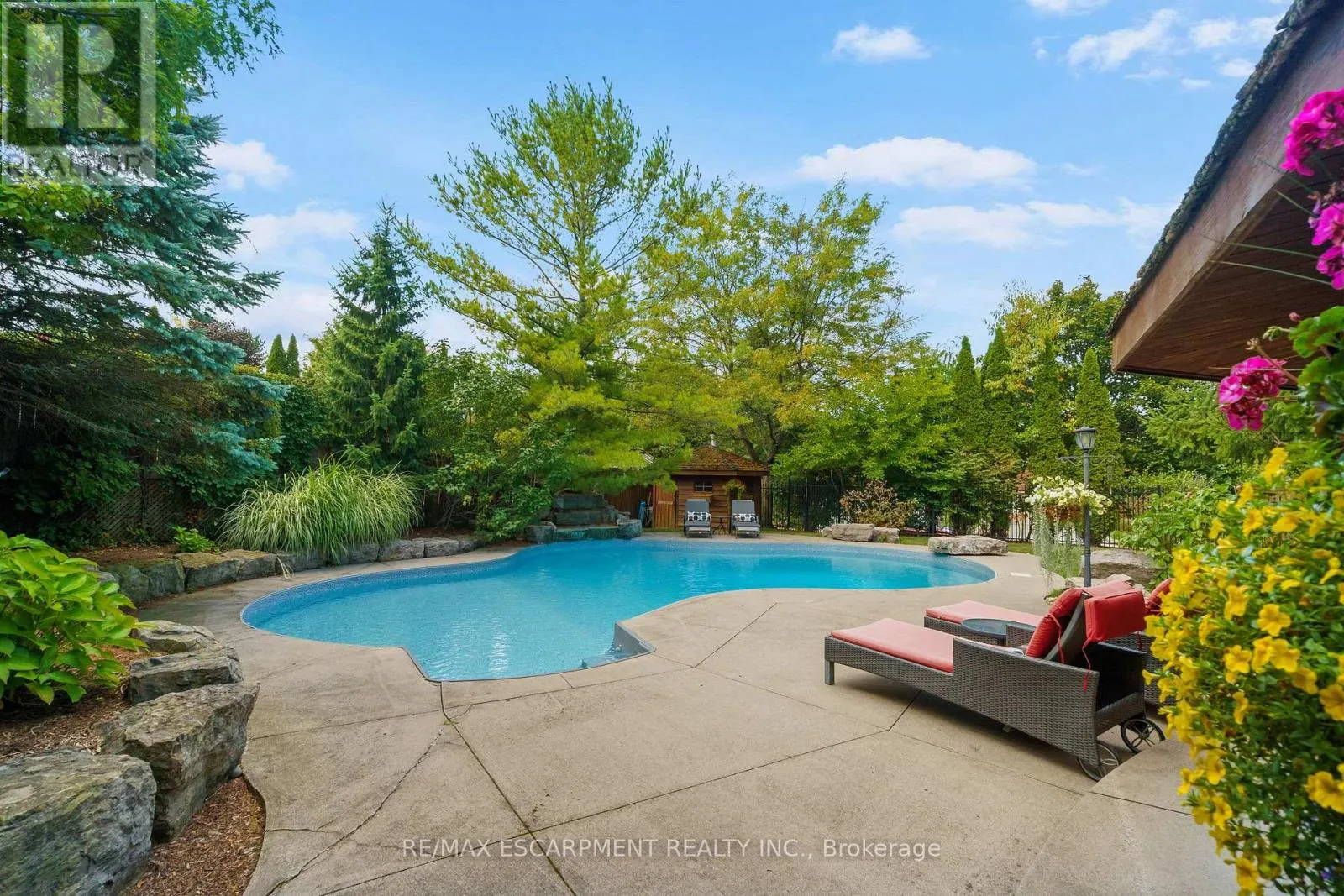 3 MAPLEHURST RIDGE