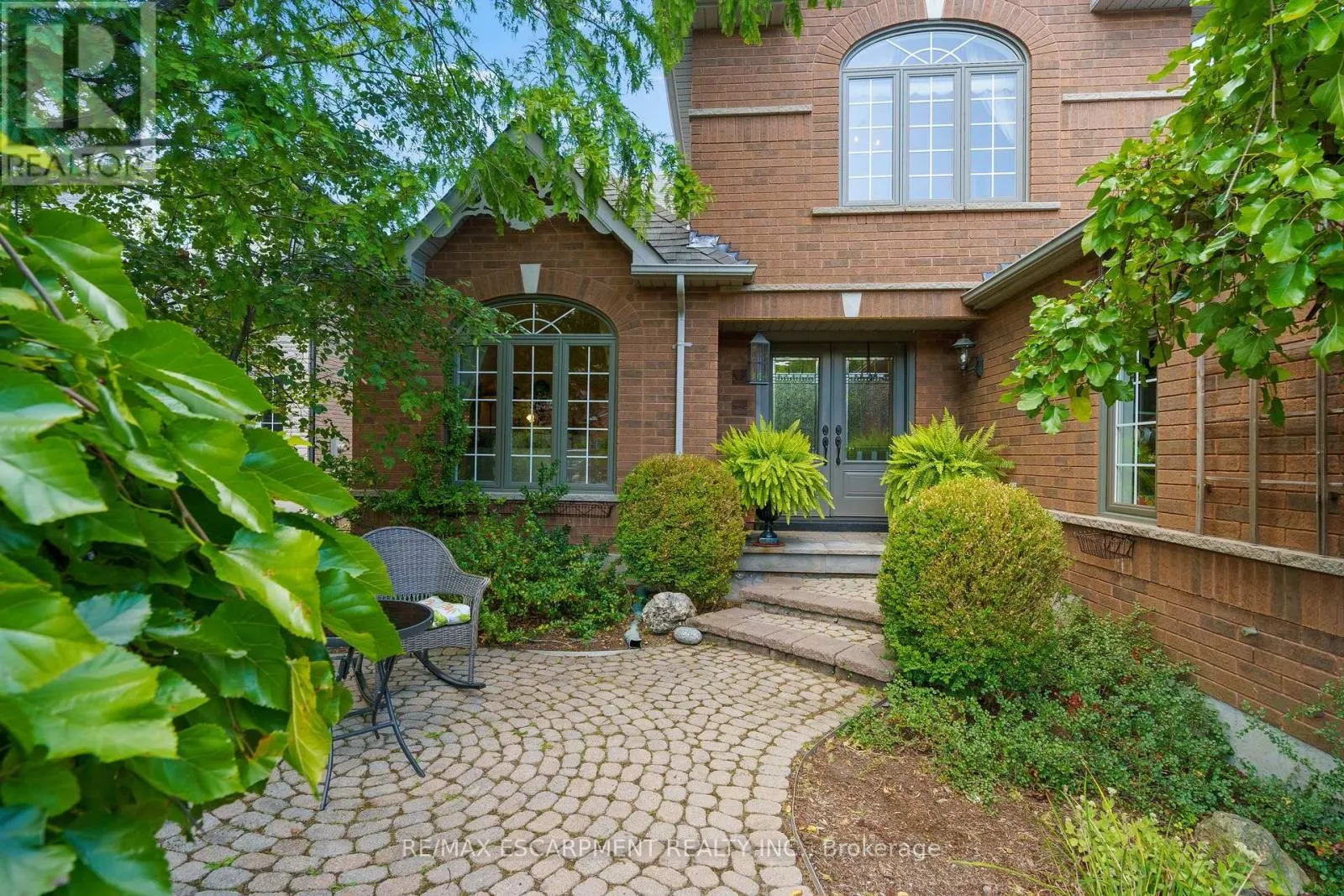 3 MAPLEHURST RIDGE