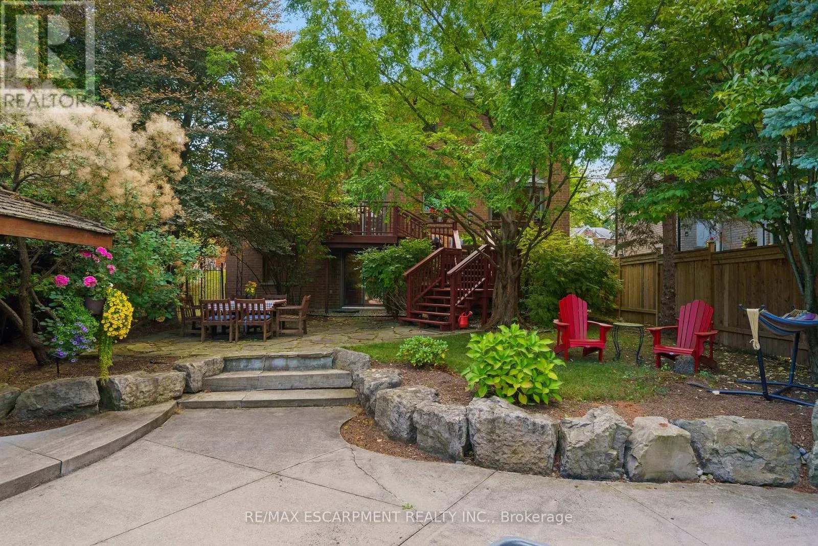 3 MAPLEHURST RIDGE