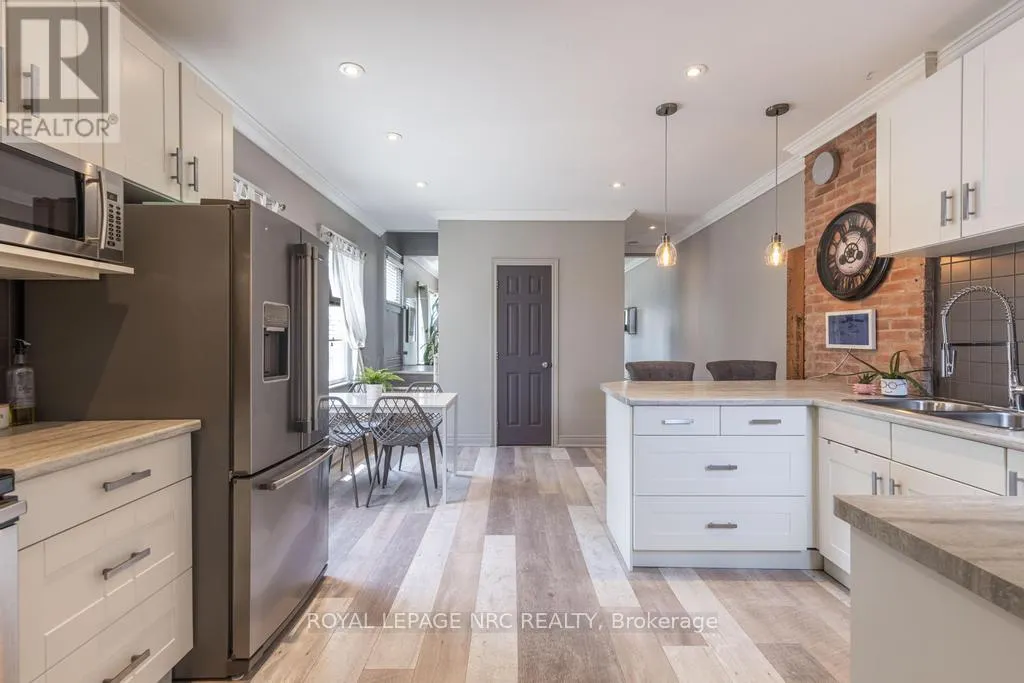 48 HODGKINS AVENUE