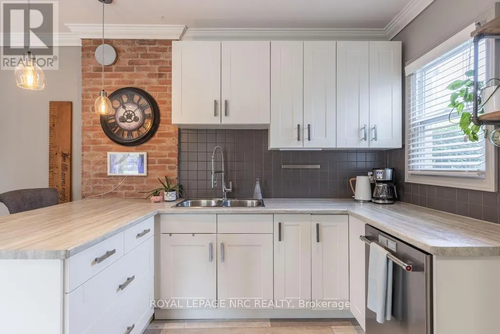 48 HODGKINS AVENUE