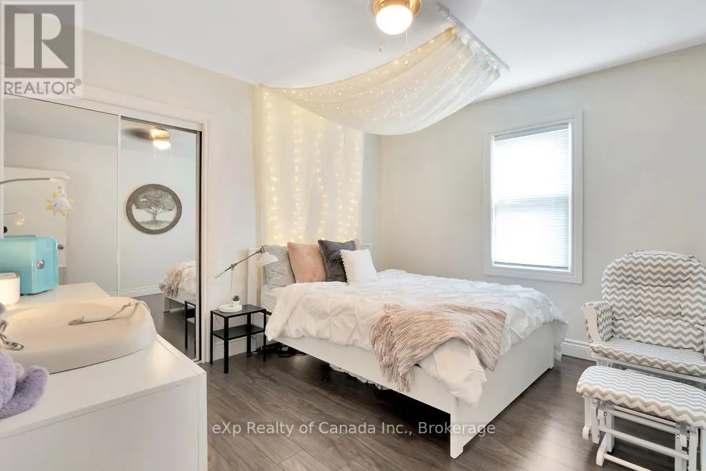9 OAKWOOD AVENUE