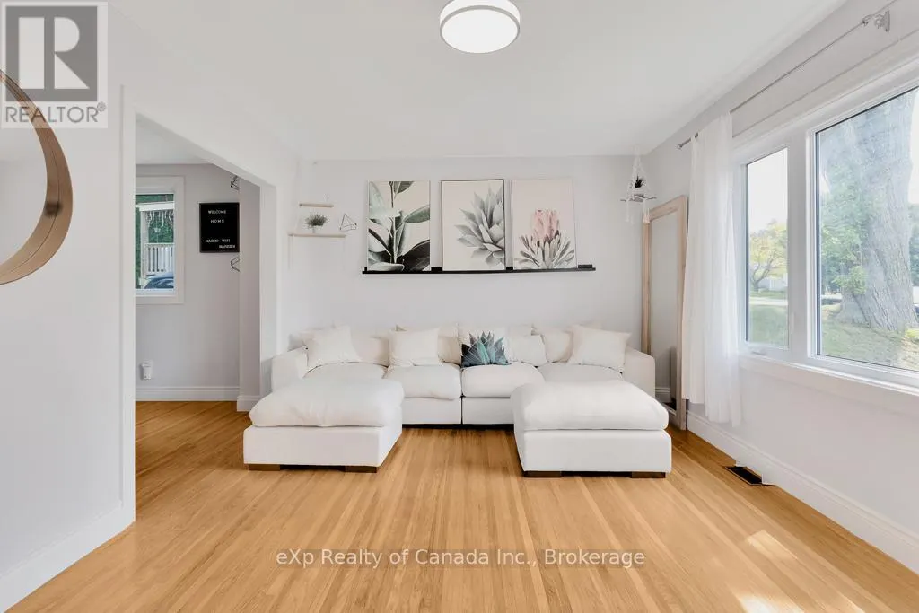 9 OAKWOOD AVENUE