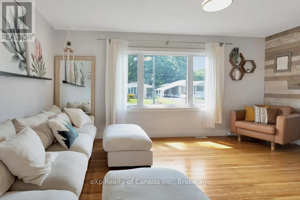9 OAKWOOD AVENUE
