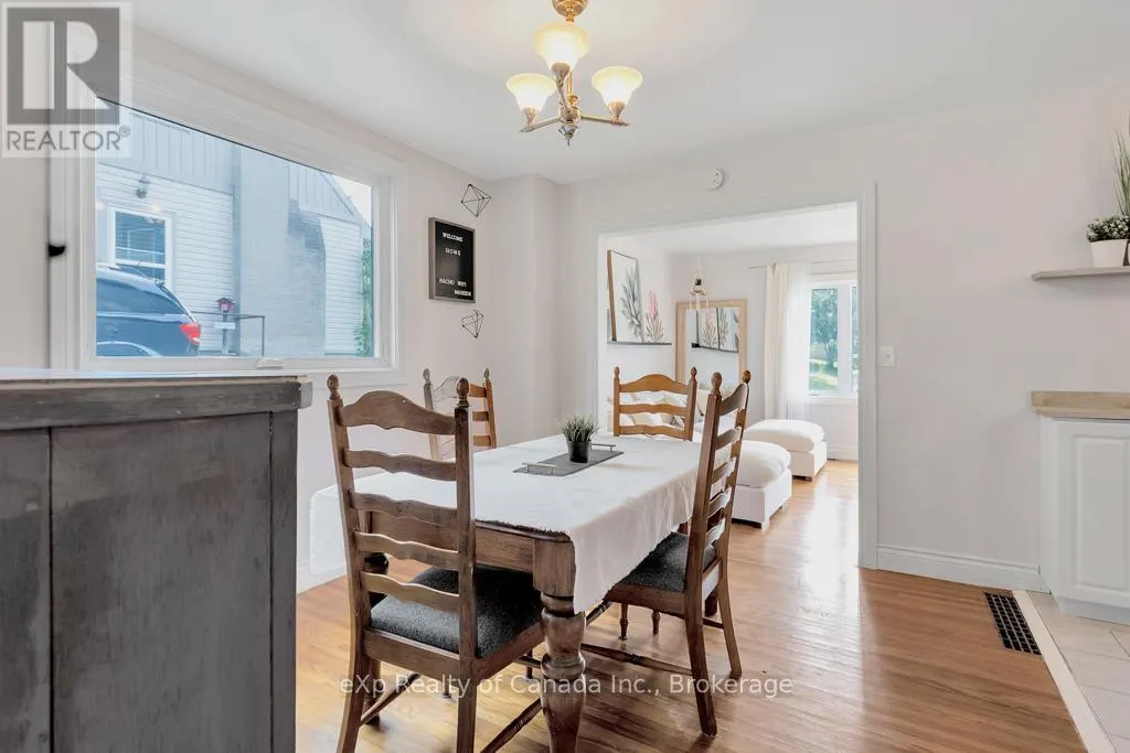 9 OAKWOOD AVENUE