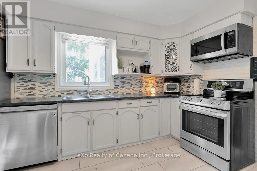 9 OAKWOOD AVENUE