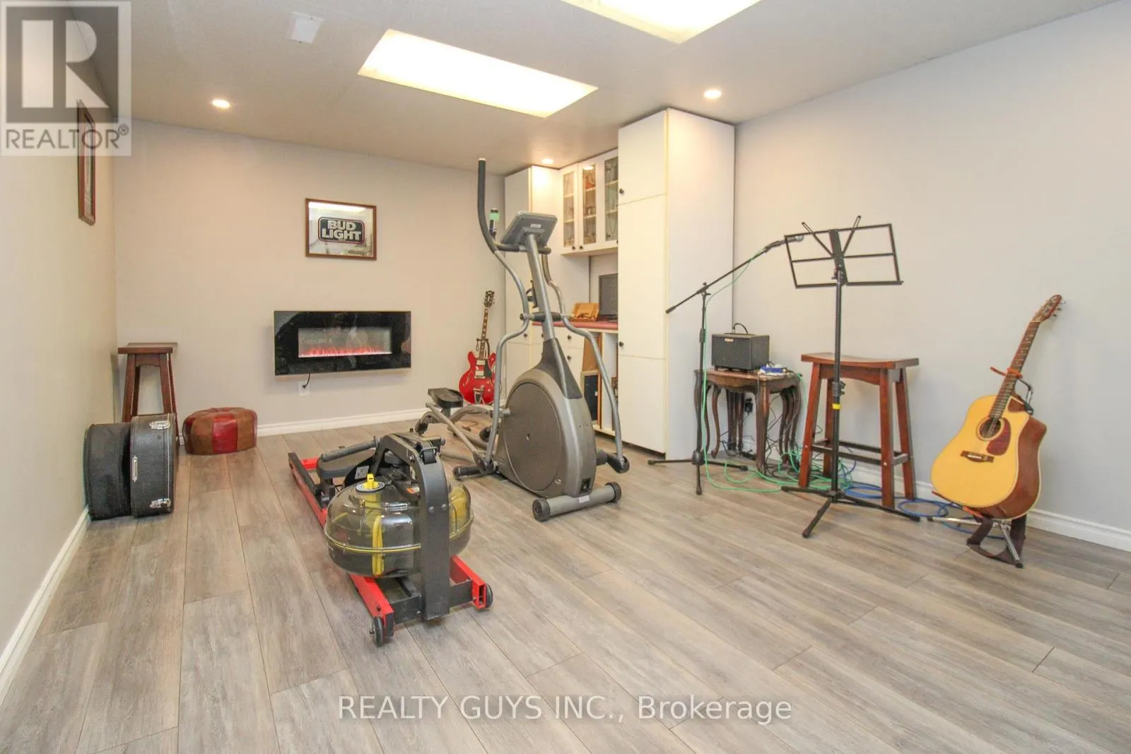 867 TWOMEY PLACE
