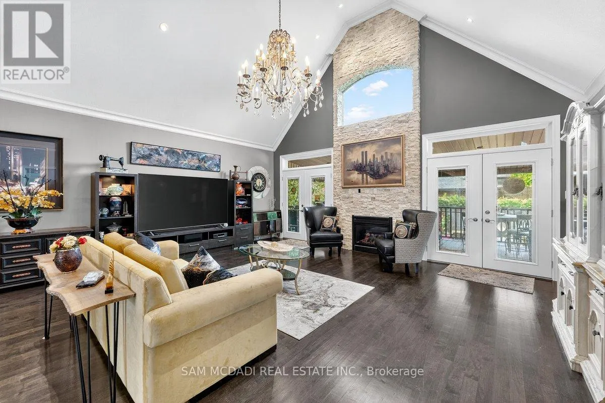 85 HILLCROFT DRIVE