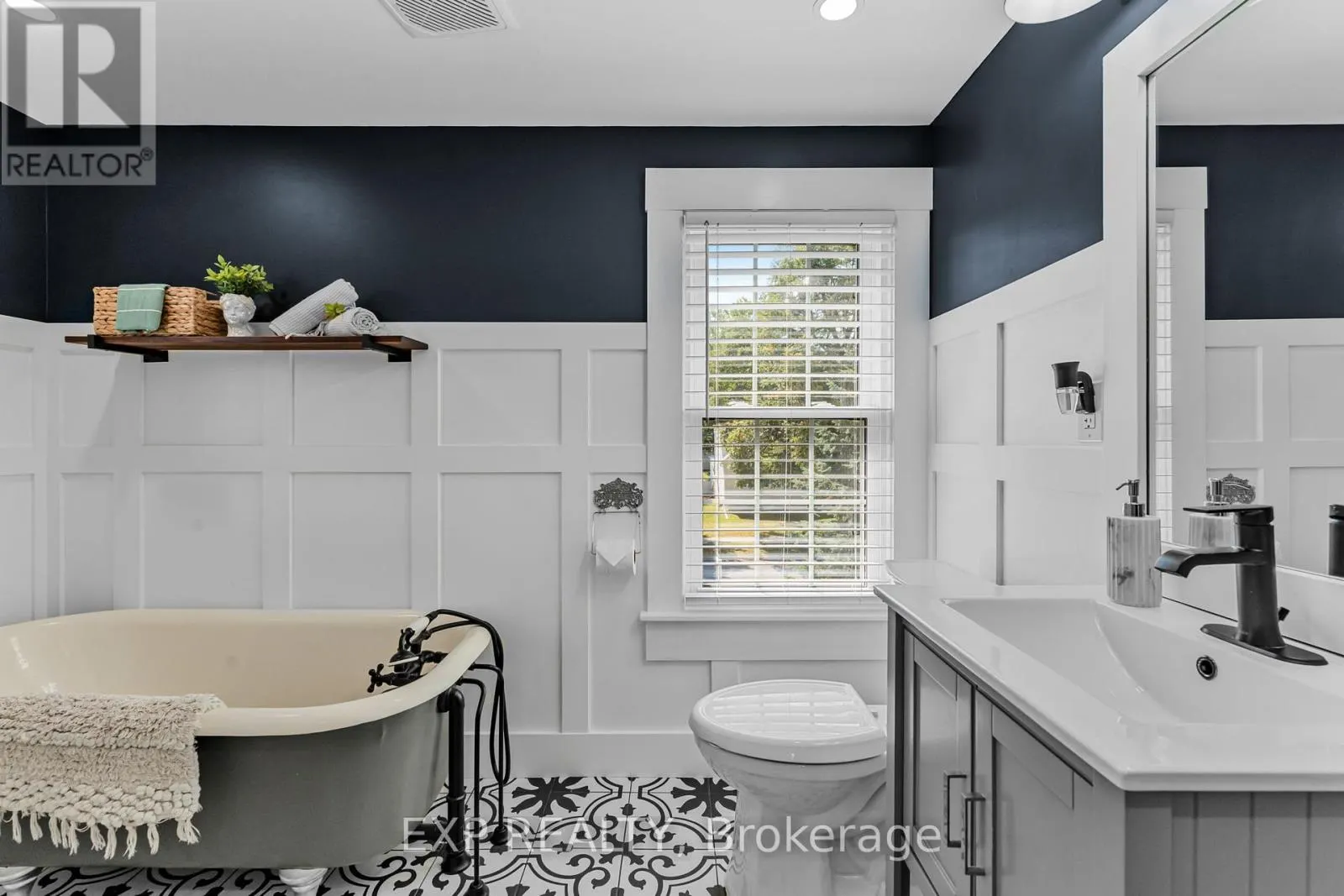 246 BOWEN ROAD